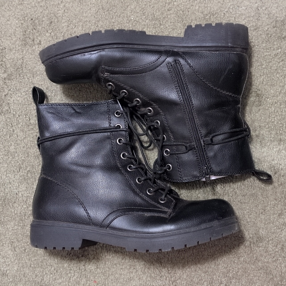 So black combat boots size 11